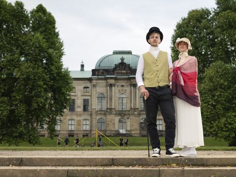 Gekleidet im Stil der Romantik - Stadtwette Dresden