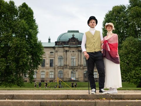 Gekleidet im Stil der Romantik - Stadtwette Dresden
